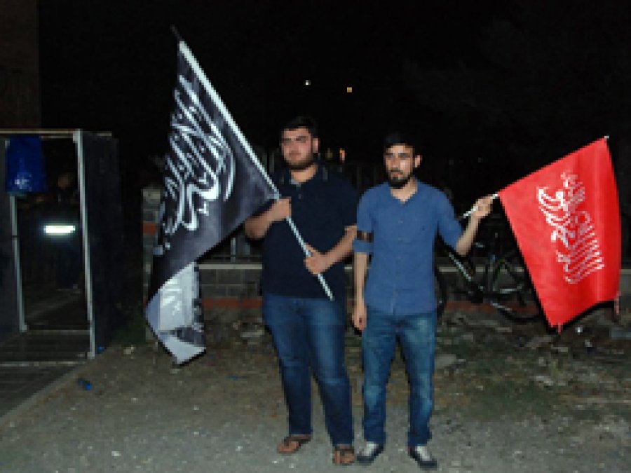 Darbe karşıtı gösteriye tevhid bayrağı alınmadı