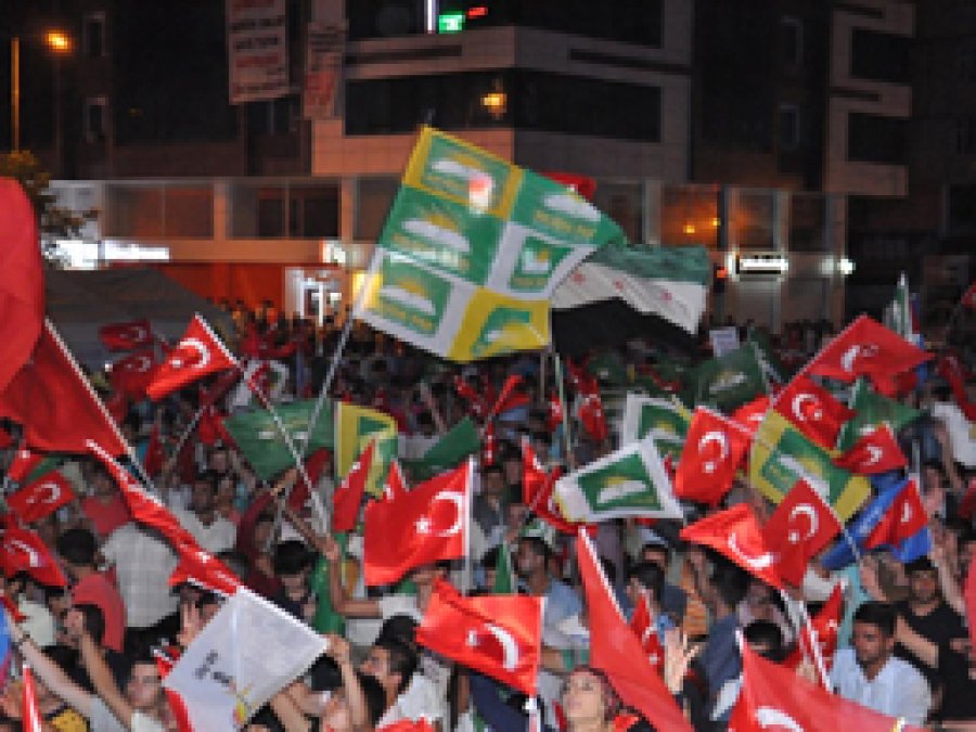 Şimşek: Cevzet'i şehit eden bu darbecilerdir