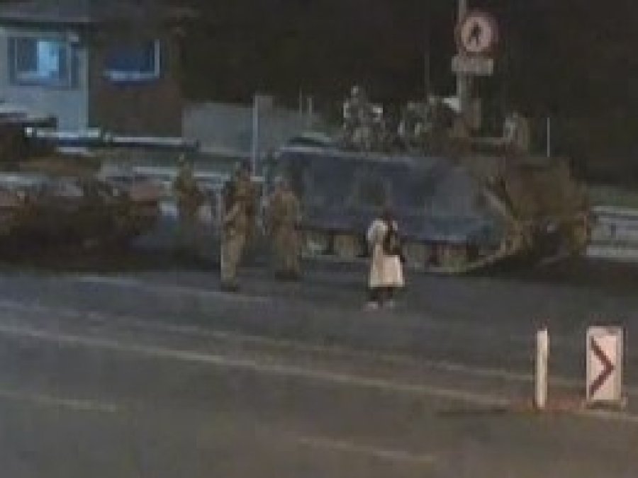 Tanklara tek başına meydan okudu