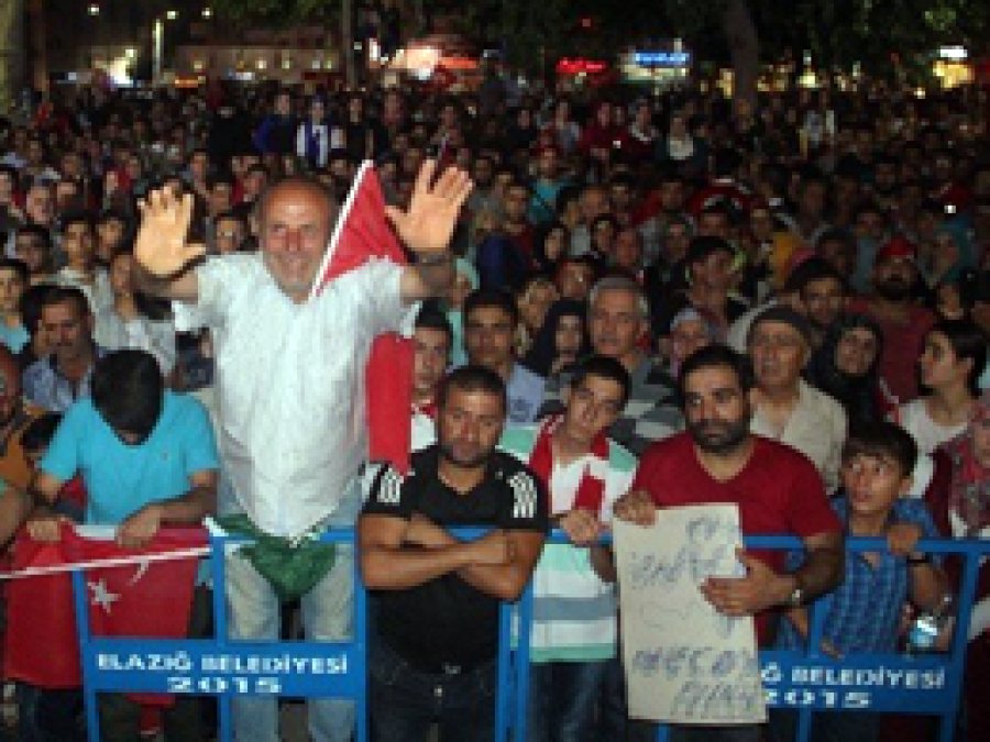 Elazığ’da darbe girişimine tepkiler sürüyor