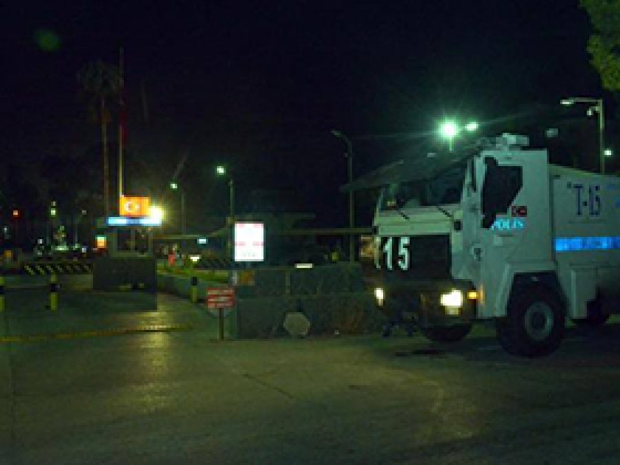 Polis geceyarısı İncirlik Üssü'nü kapattı