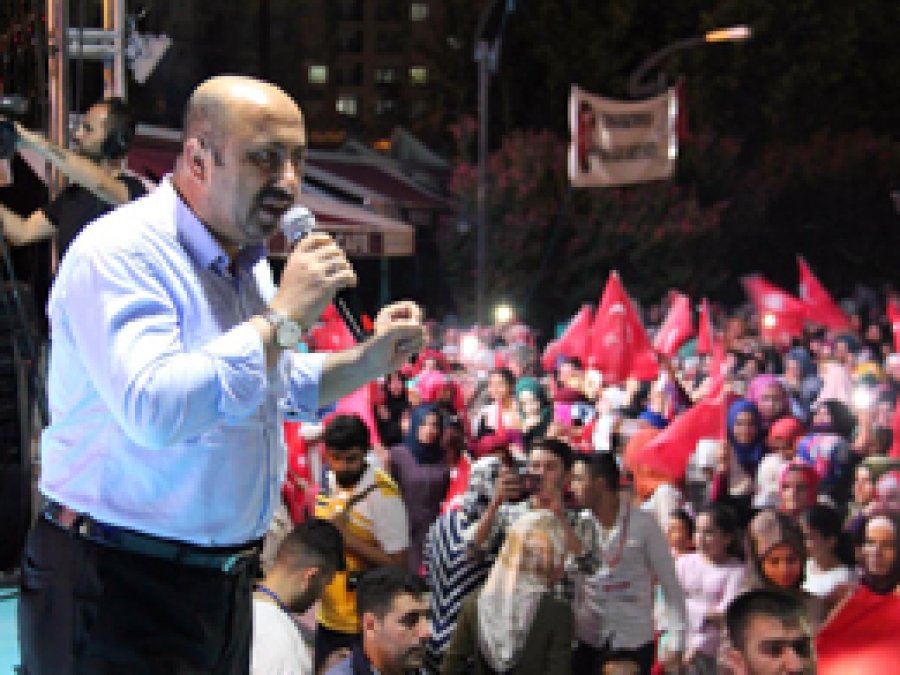 Diyarbakır'daki darbe karşıtı gösteriler sürüyor