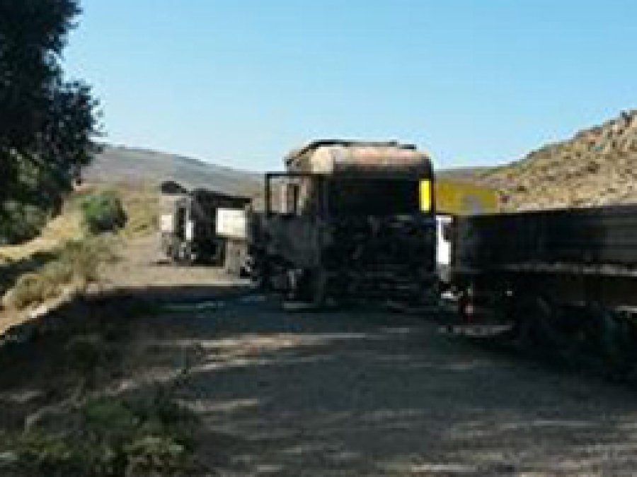 PKK Karlıova’da 5 araç yaktı