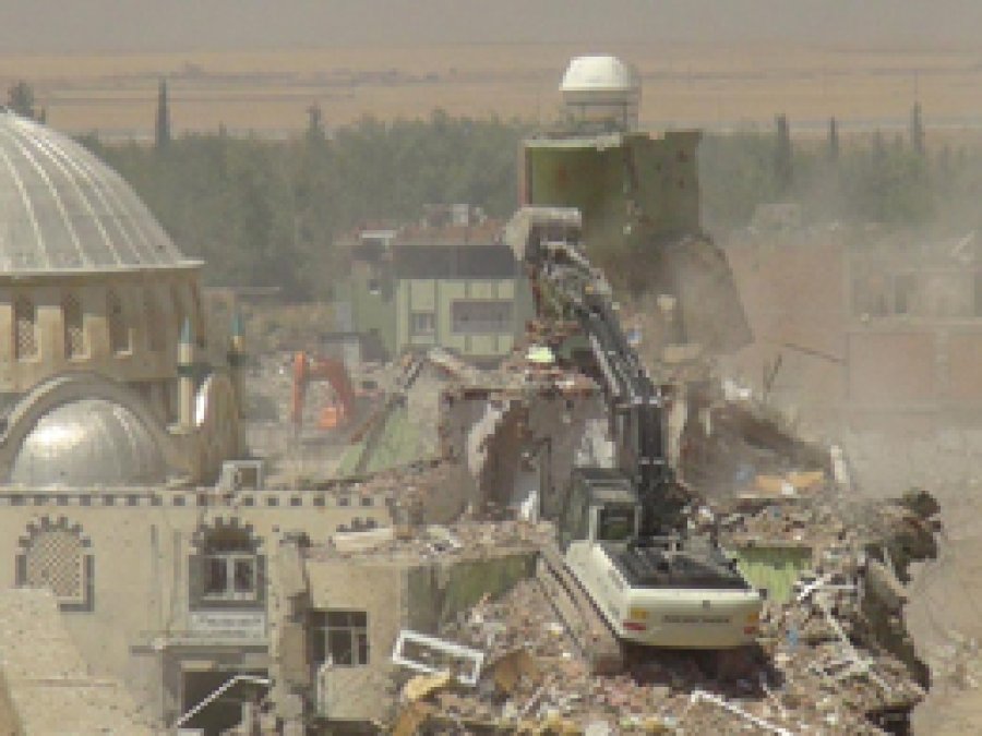 Nusaybin’de evler yıkılıyor