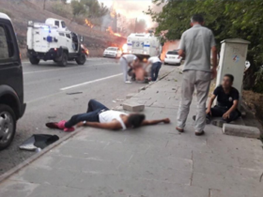 Diyarbakır'da saldırı: 5 sivil yaşamını yitirdi