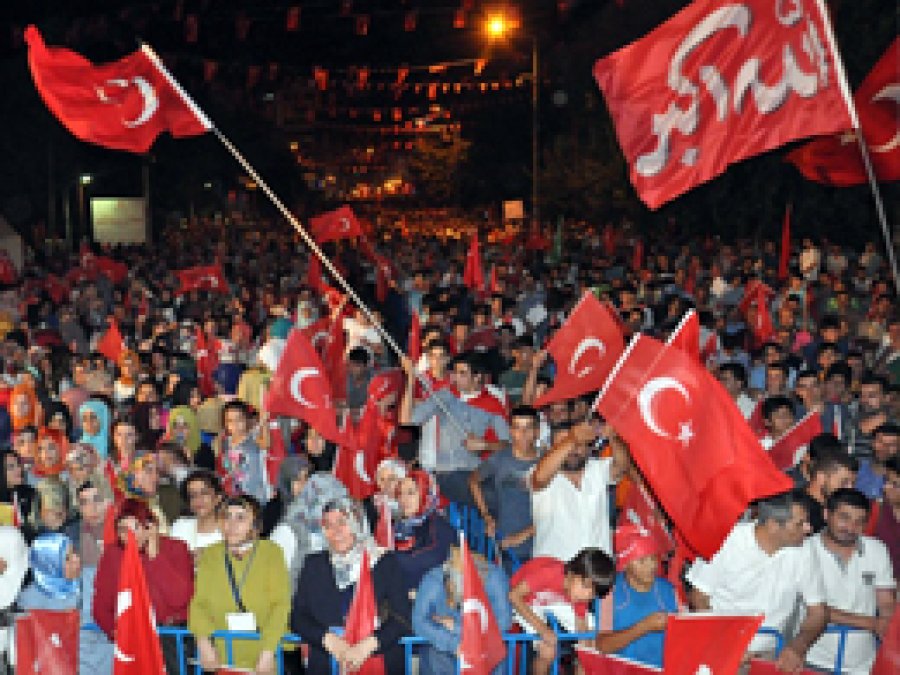 Nöbetin son gününde meydanlar doldu taştı