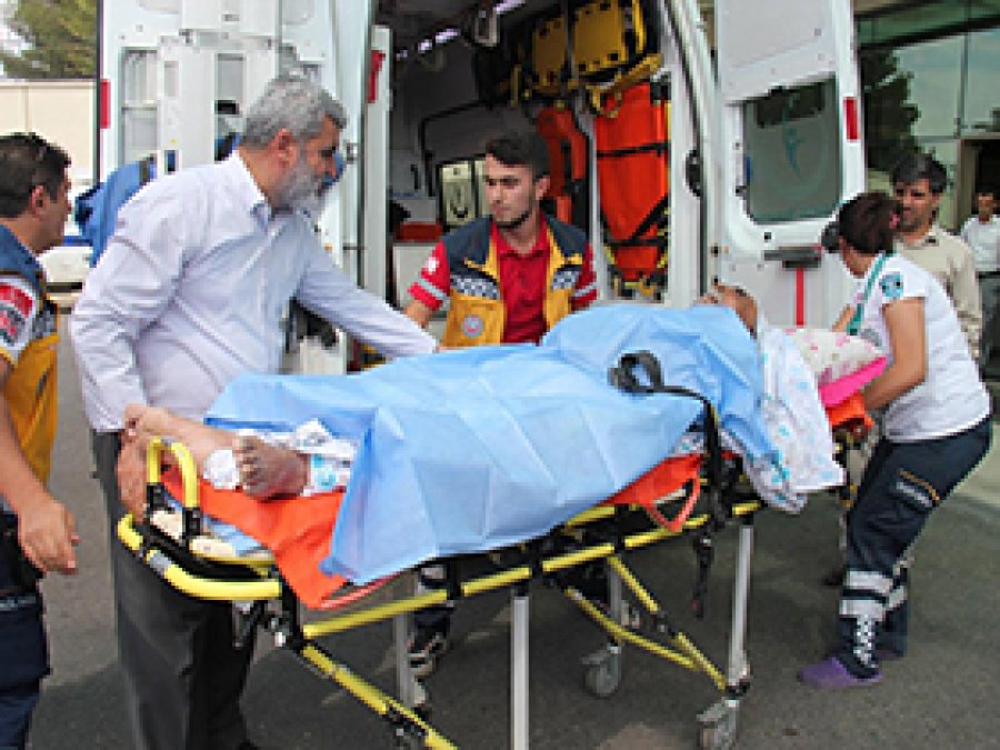 HÜDA PAR'dan yaralılara hastanede ziyaret