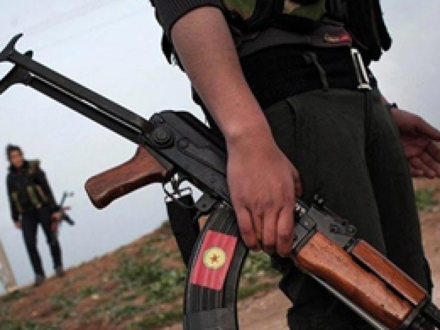 'PYD muhalif sesleri boğmaya çalışıyor'