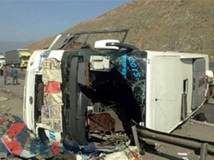 Yolcu otobüsü takla attı: 4 ölü 31 yaralı