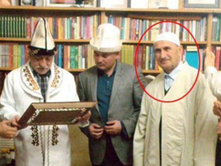 Sözleri 'kanun' gibi olan FETÖ abisi aranıyor