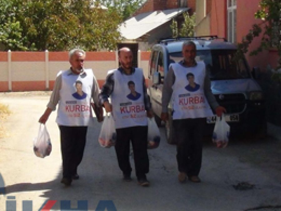 Yeni İhya-Der ihtiyaç sahiplerine kurban eti dağıttı