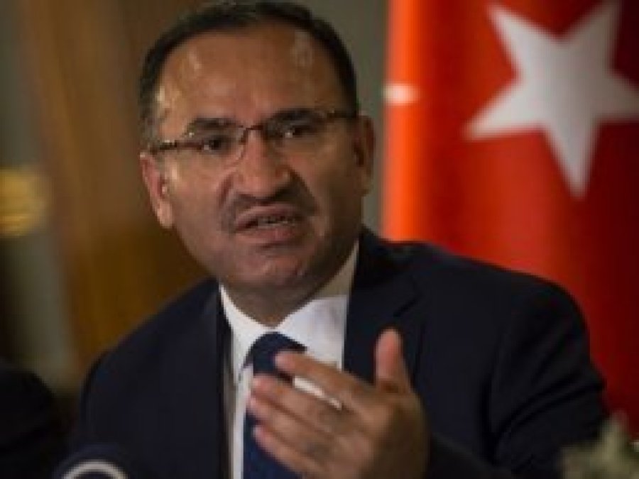 Bozdağ: Adil Öksüz'ü saklıyorlar