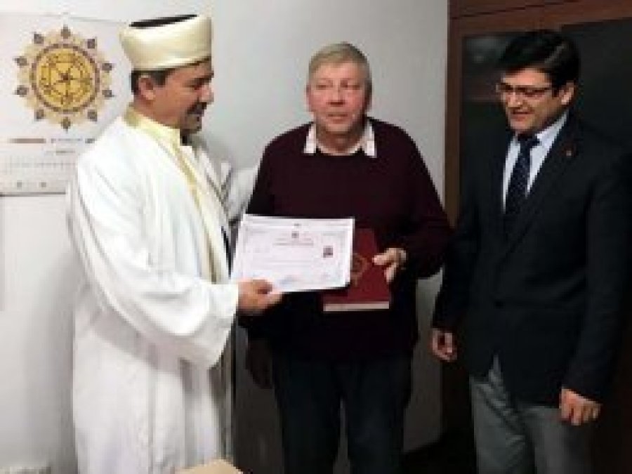 72 yaşındaki İngiliz Müslüman oldu 
