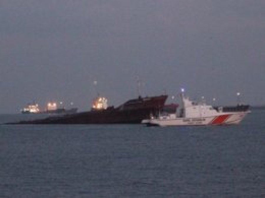 Marmara'da gemi batıyor