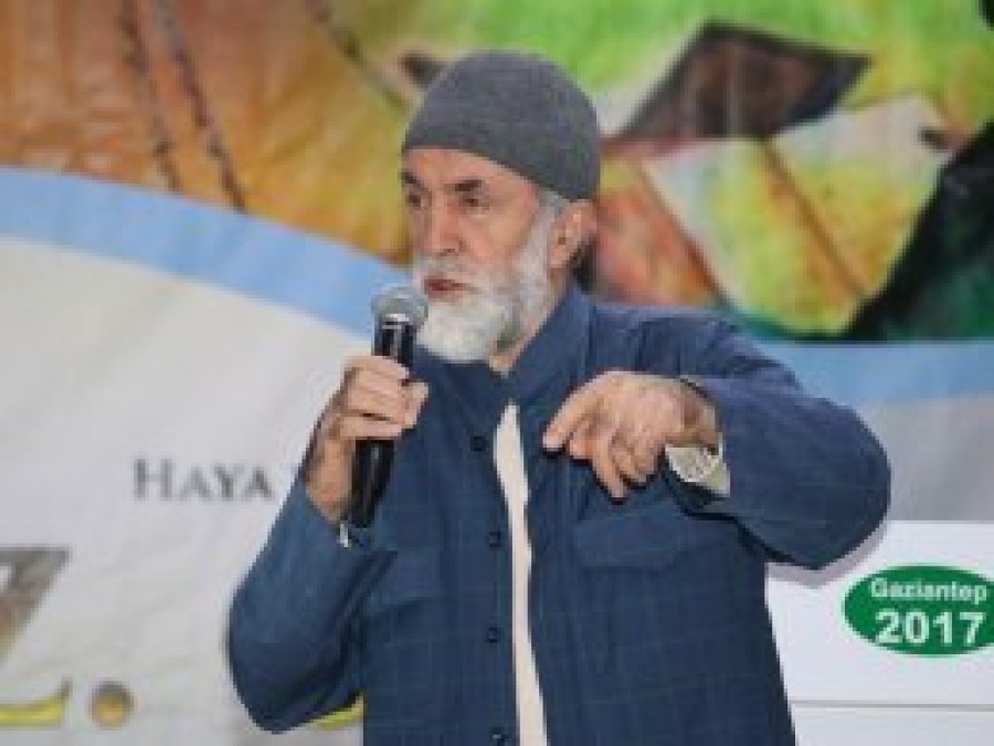 "Edep ve hayâyı kuşanmalıyız"
