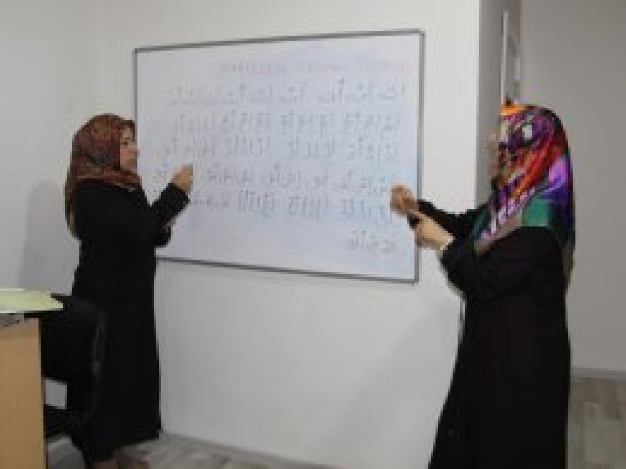 İşitme engelliler azimle Kur'an-ı Kerim öğreniyor