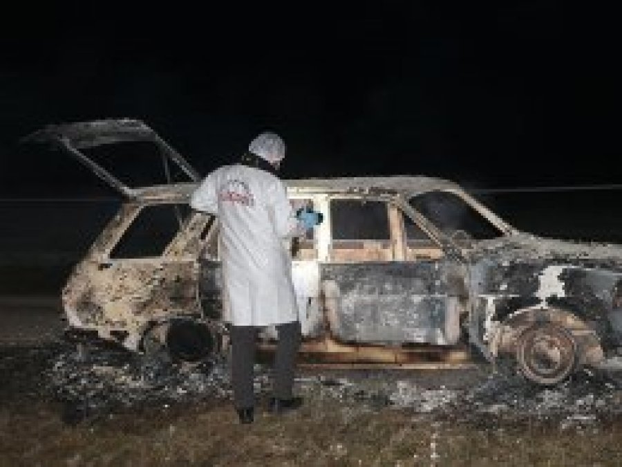 Yanmış otomobilde 2 ceset bulundu