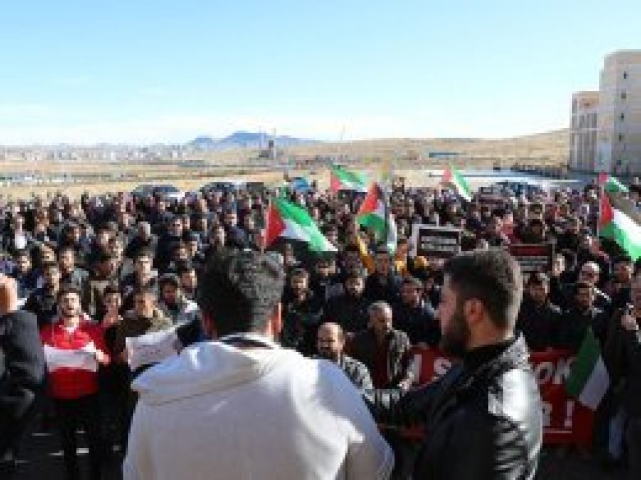 Üniversiteli gençlerden ABD'ye dört dilde Kudüs tepkisi