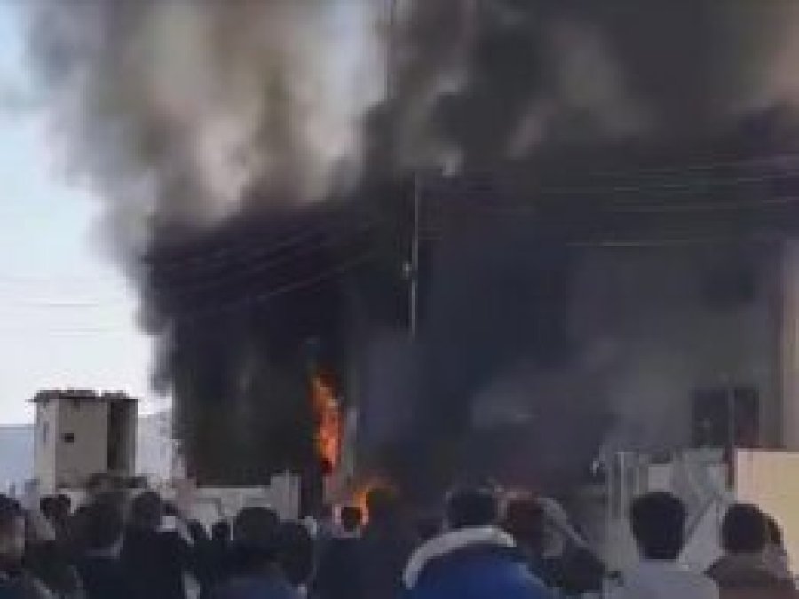 Irak Kürdistanı'nda KDP ve YNK binaları ateşe verildi
