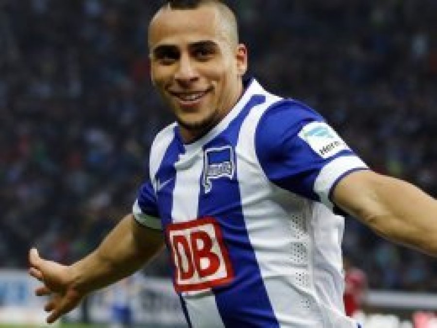 'Terörist' diye kovulan Müslüman futbolcuya destek