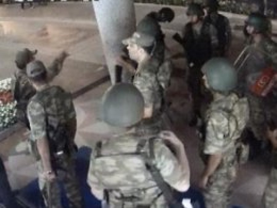 Darbeci Albay'dan 'Hocanın dilini kesin getirin' talimatı