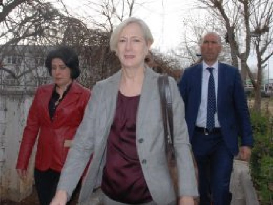 ABD Konsolosundan bölgede kayıt dışı görüşmeler