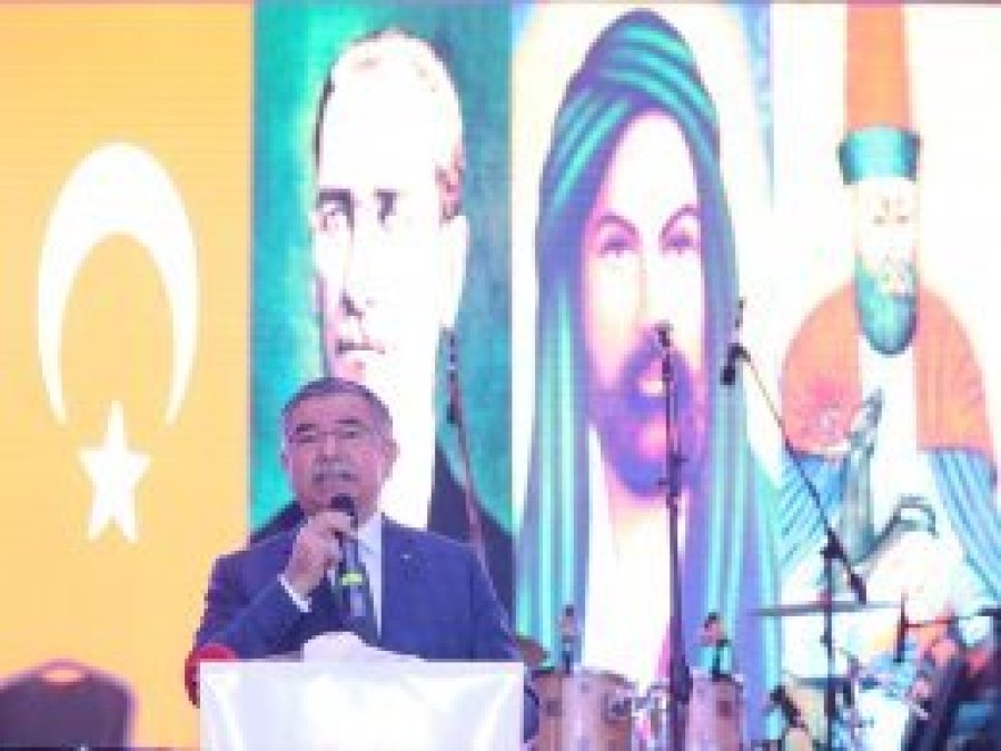 Bakan Yılmaz'dan Cem Vakfı'na övgü