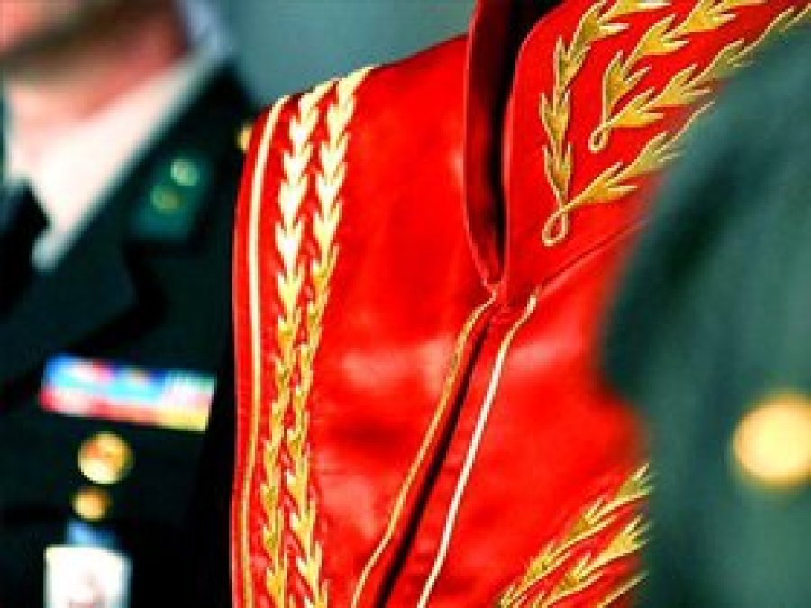 İhraç edilen yargıçlar için gözaltı kararı