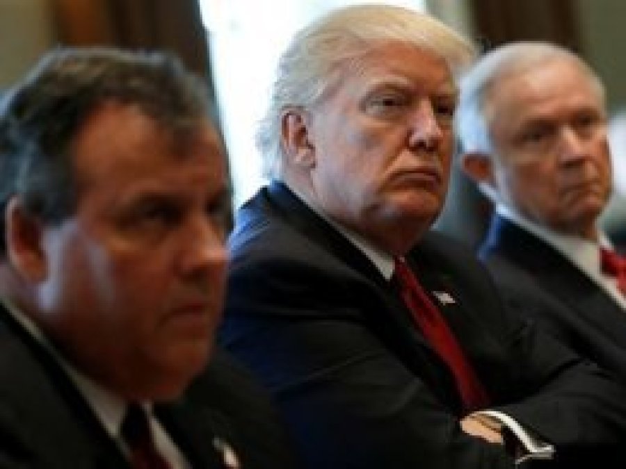 Trump'ın seyahat yasağına süresiz durdurma