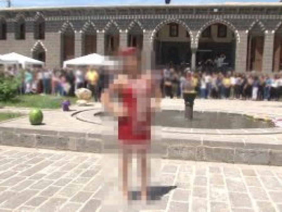 Diyarbakır Sur'da tepki çeken defile