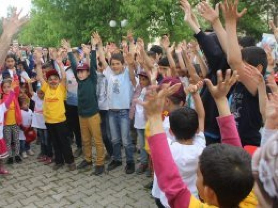 "200 milyon yetim çocuk kaderine terk edilmiş durumda"