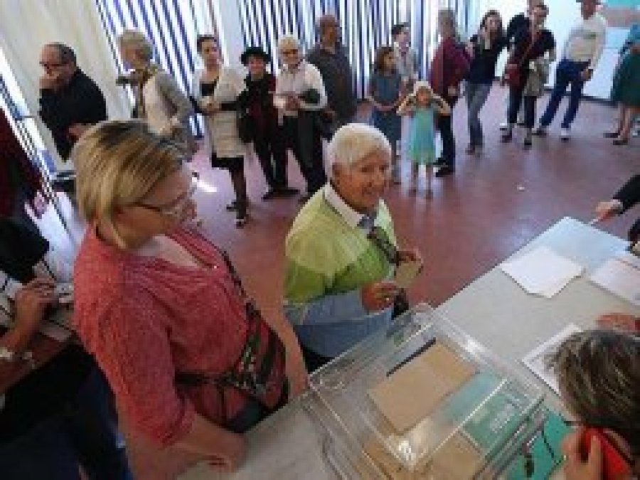 Fransa'da milletvekili genel seçimleri yapılıyor