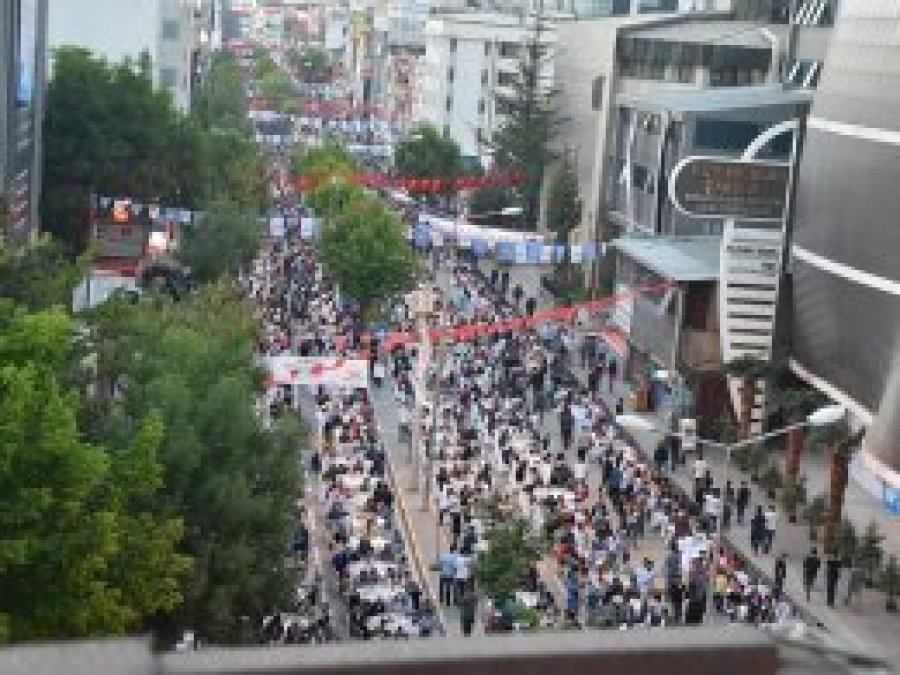 Van'da 10 bin kişiyle iftar