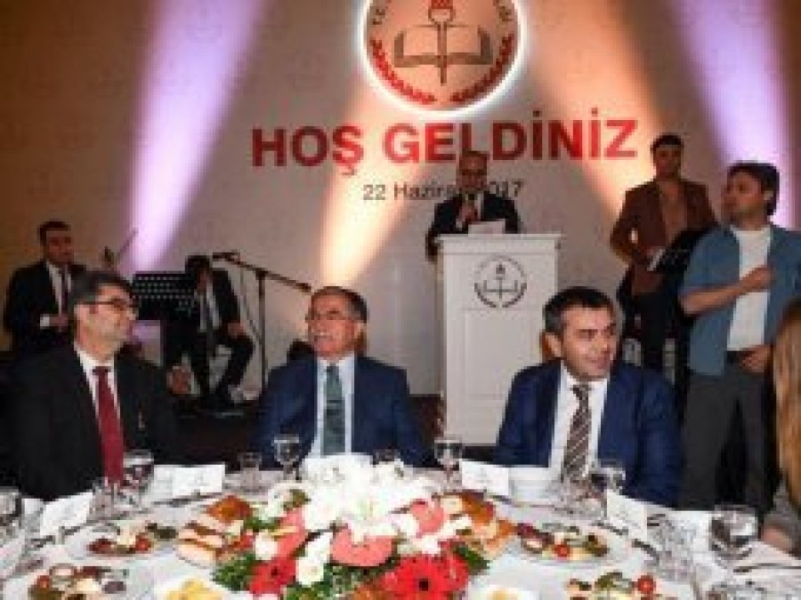 Darbe girişimi sonrası 33 bin öğretmen kovuldu