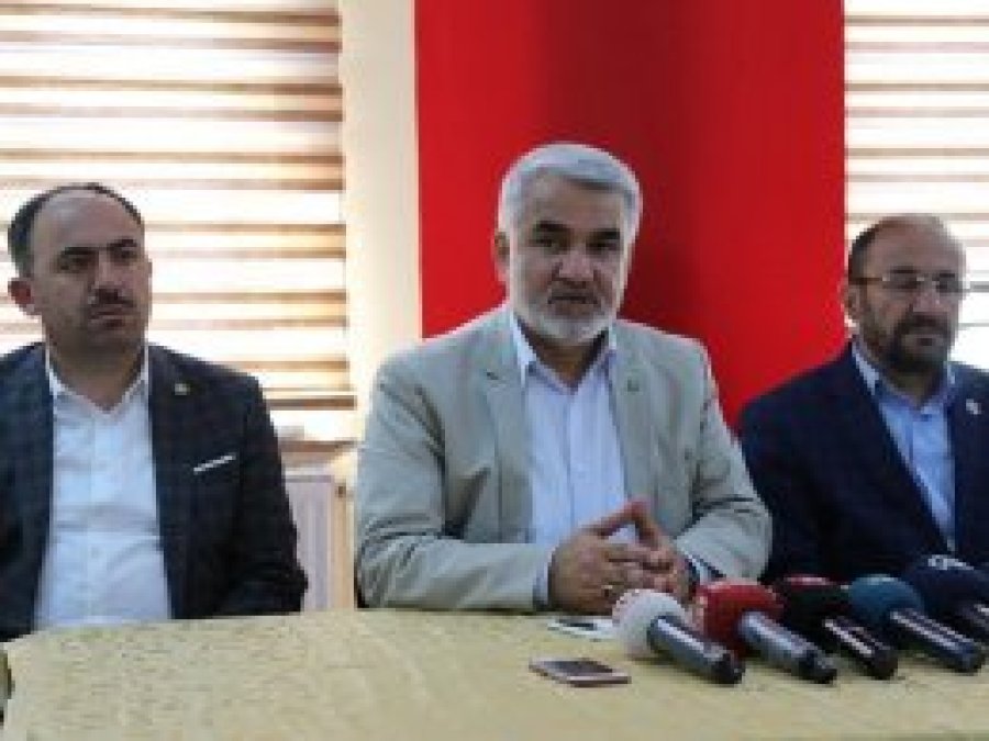 Yapıcıoğlu, Sivas’ta muhtarlarla bir araya geldi