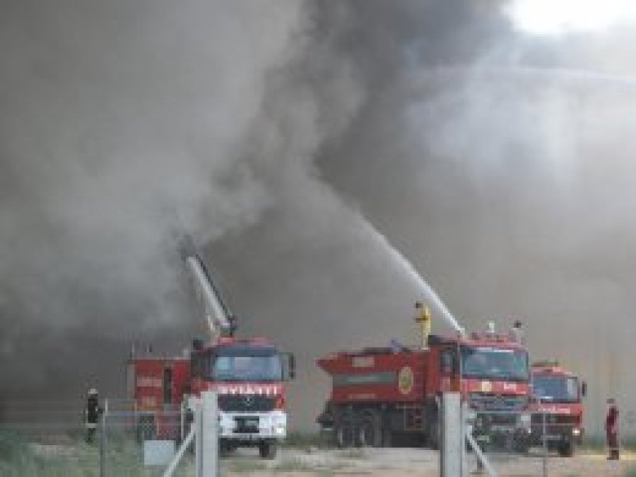 Gaziantep’te bakliyat fabrikasında büyük yangın