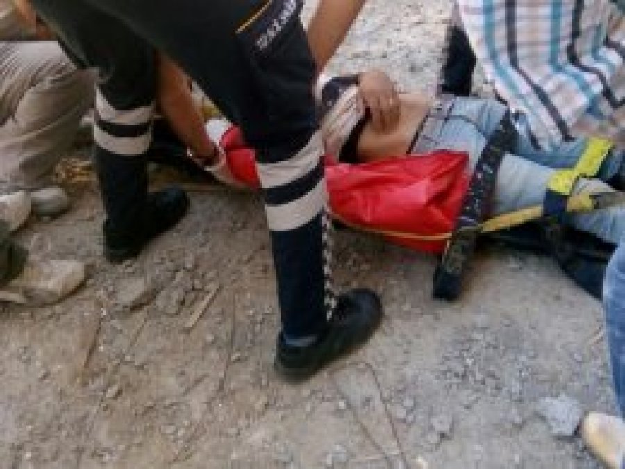 Suriyeli inşaat işçisi 3’üncü kattan düştü