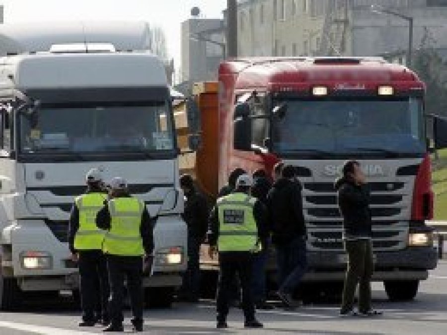 İstanbul'da rüşvet iddiasıyla 60'ı polis 114 kişi gözaltında