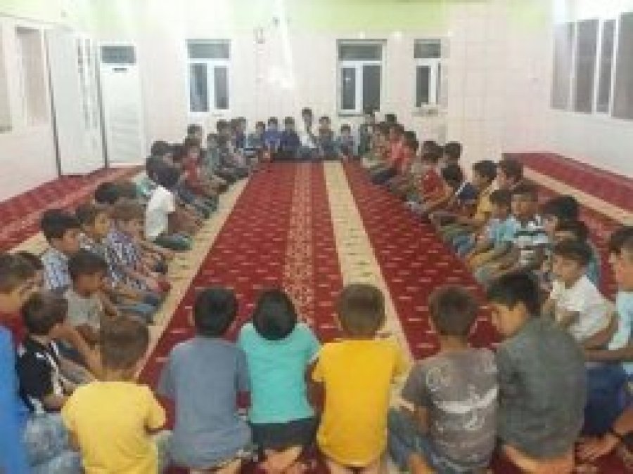 "Sizin en hayırlınız Kur'an'ı öğrenen ve öğreteninizdir"