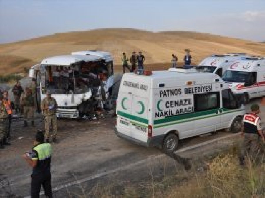 Ağrı'da midibüs kazası: 8 ölü, 14 yaralı