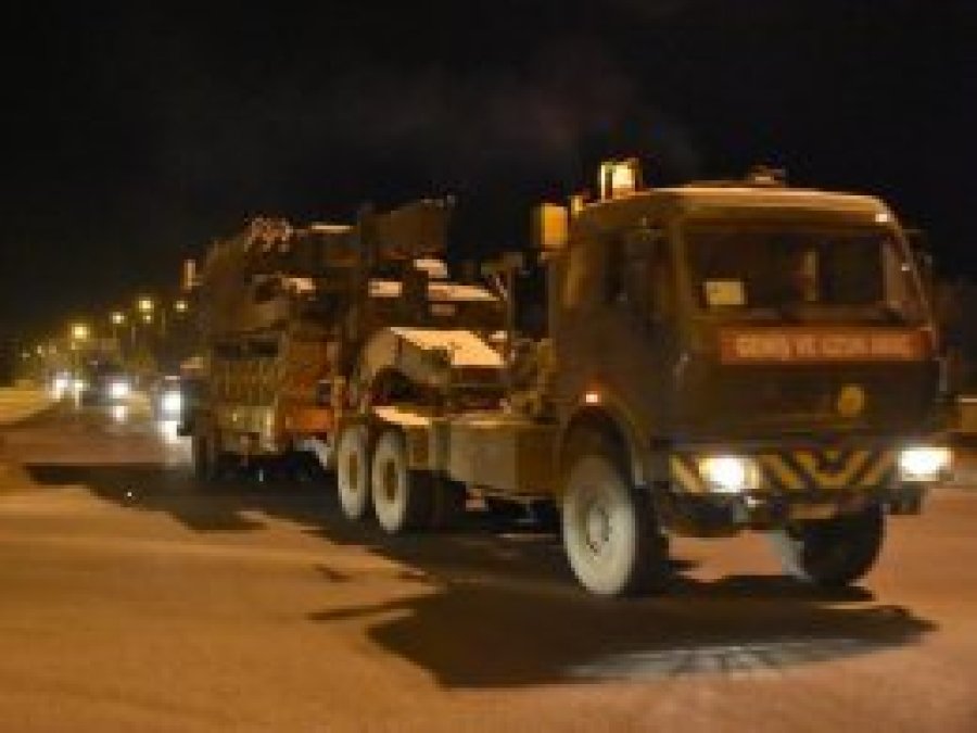 Suriye sınırına askeri sevkiyat başladı