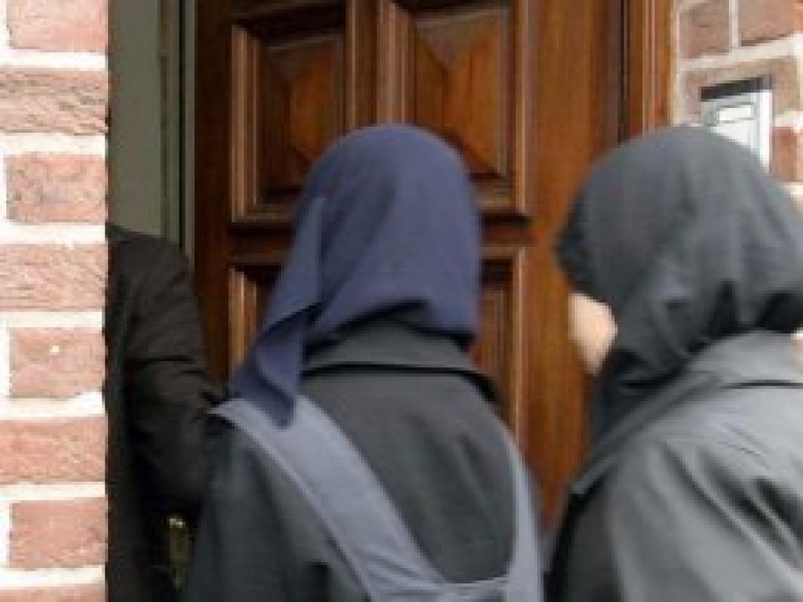 Çekya mahkemesinden başörtüsü ayrımcılığından yana karar