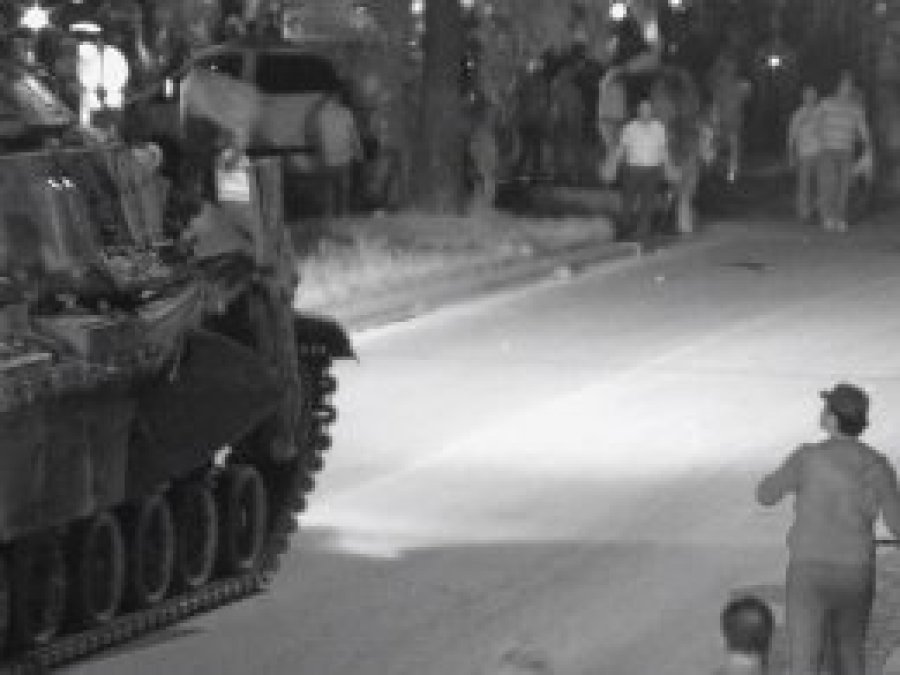 FETÖ'cü eski komutandan 'ezin, geçin' talimatı