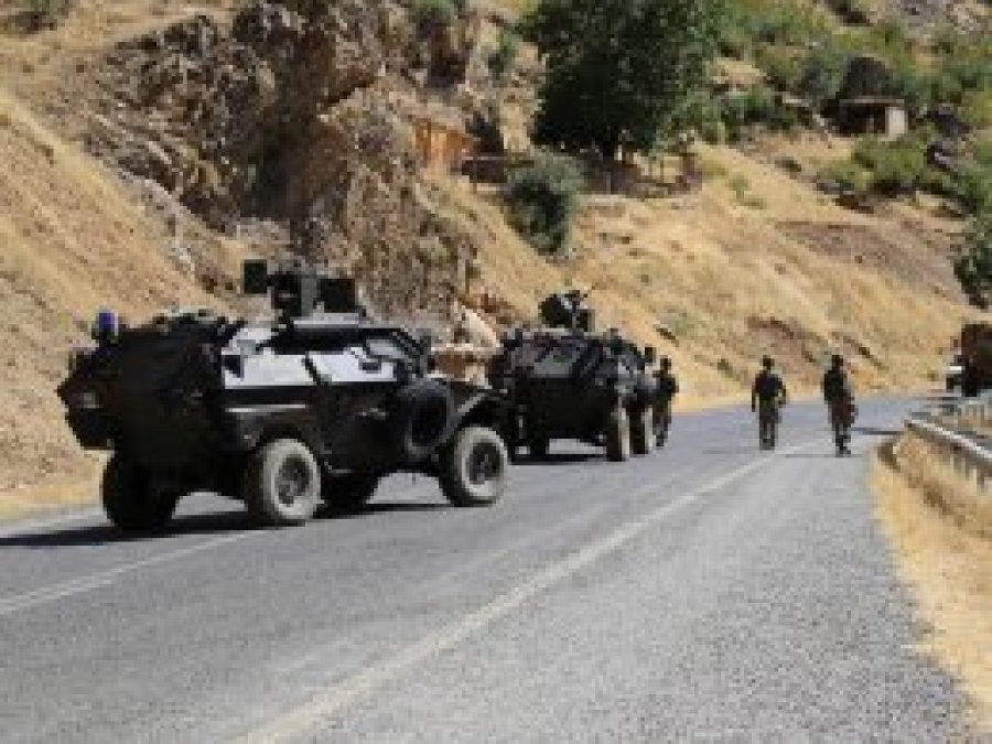 Askeri konvoya roketle saldıran 3 PKK’li öldürüldü