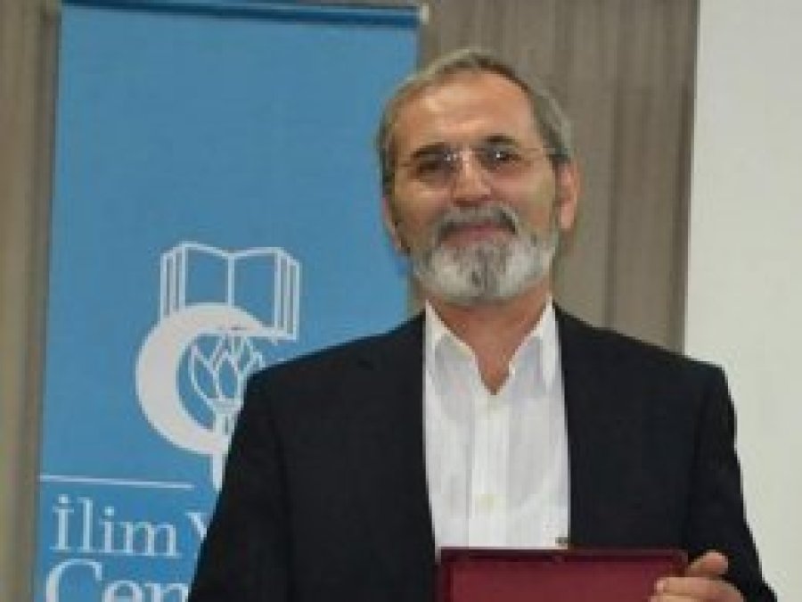 'Laiklik en büyük tehlikedir' diyen Emiroğlu görevinden alındı