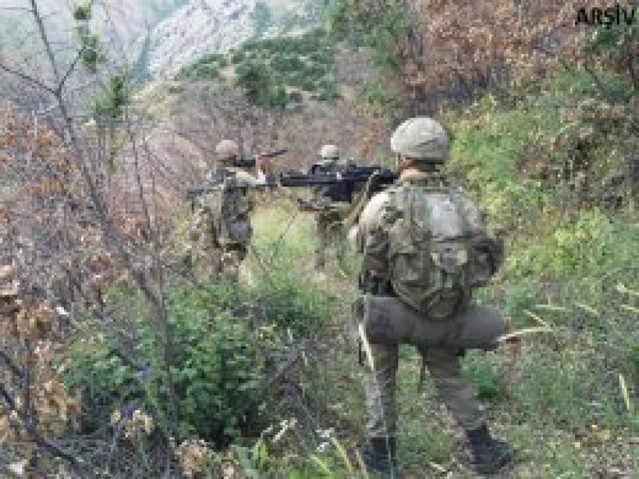 Çukurca'da üs bölgesine saldırı