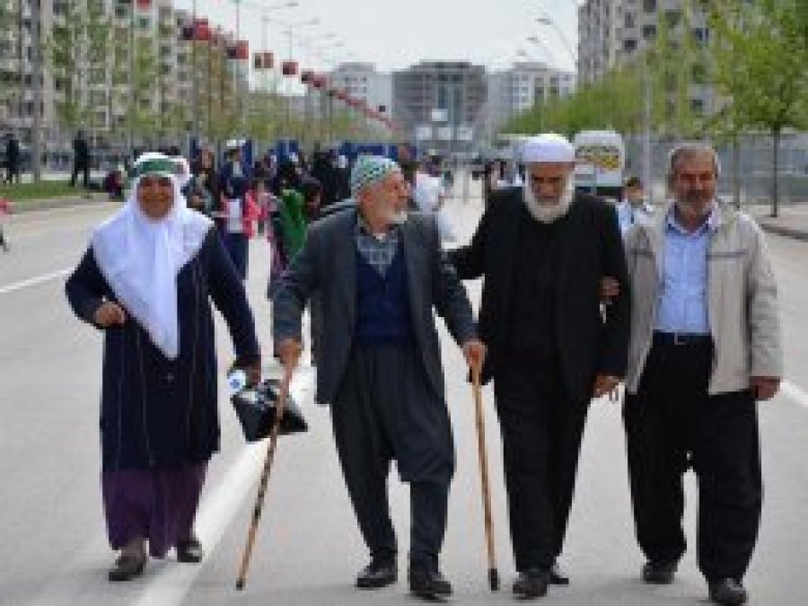 Peygamber sevdalısı halk Mewlid alanına akın akın geliyor