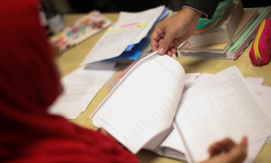 Fransa’da öğrenci ve velilere yönelik başörtüsü yasağını nasıl okumalı?