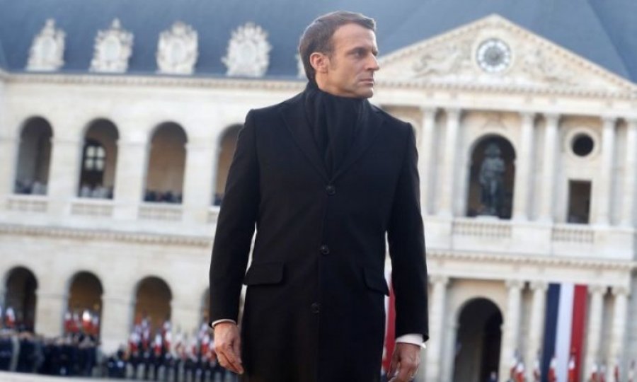 Grevle köşeye sıkışan Macron'dan geri adım