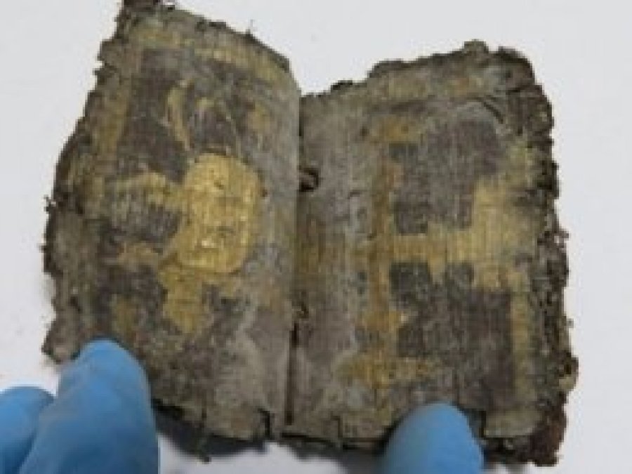 Denizli'de 1500 yıllık 2 kitap bulundu